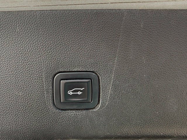 Used 2018 Chevrolet Traverse Premier AWD/4WD image 11