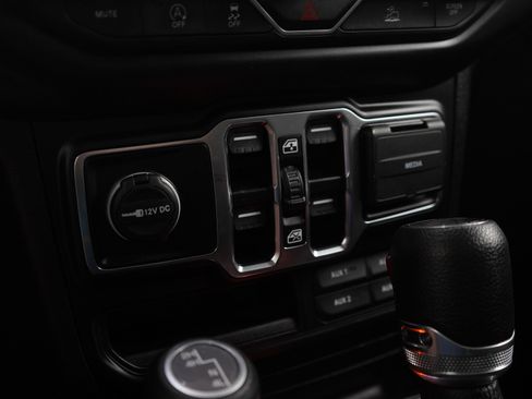 Used 2023 Jeep Wrangler Unlimited Sport AWD/4WD image 29