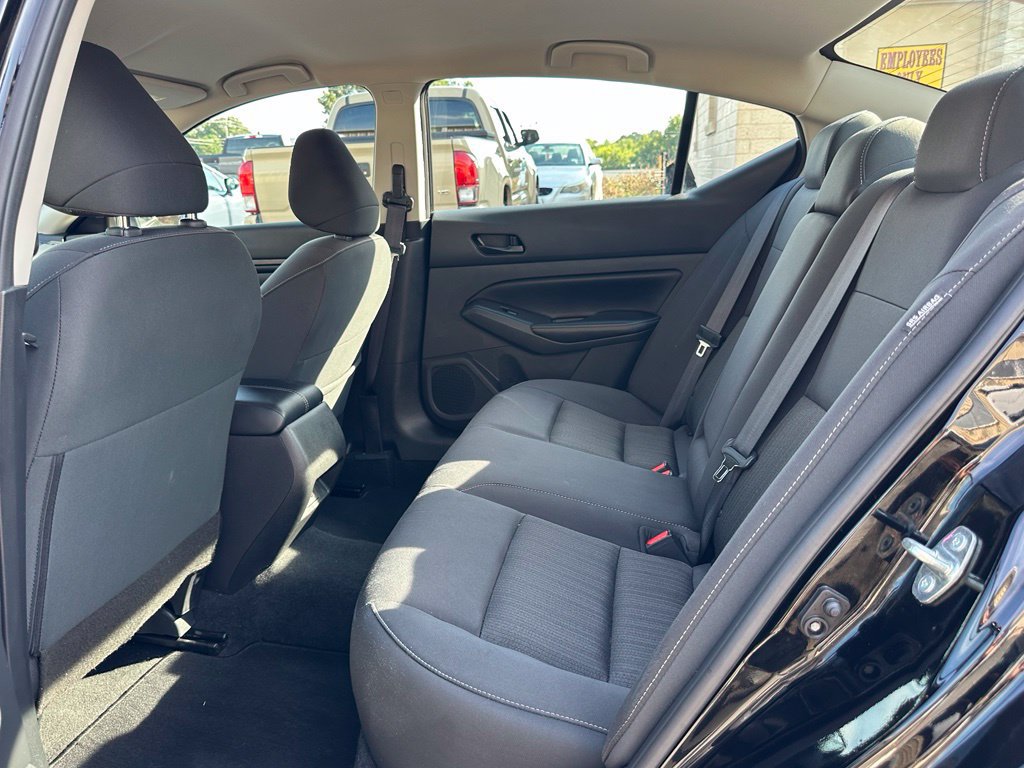 Used 2025 Nissan Altima 2.5 SV FWD image 21