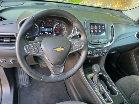 Used 2024 Chevrolet Equinox LT FWD image 16