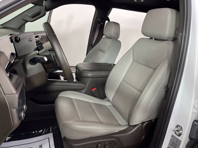 Used 2025 Chevrolet Tahoe LT RWD image 19