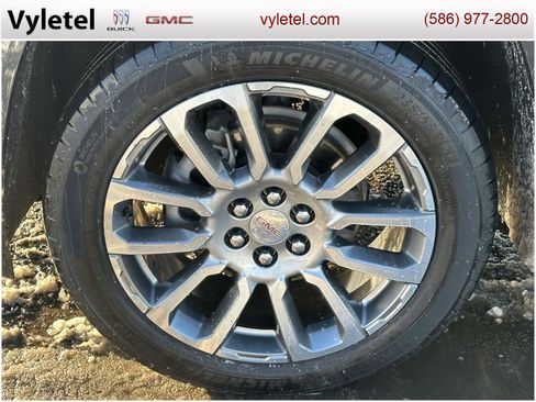 Used 2023 GMC Acadia Denali w/ Denali Technology Package image 7