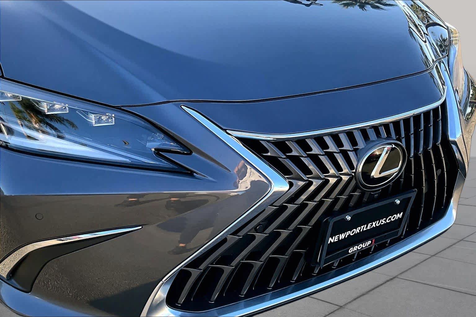 Used 2023 Lexus ES 300h w/ Accessory Package (Z1) FWD image 28