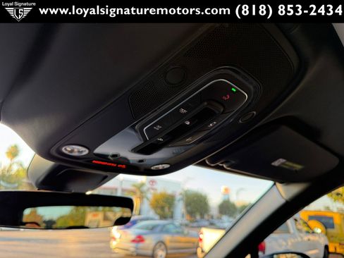 Used 2021 Bentley Bentayga image 36