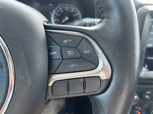 Used 2018 Jeep Renegade Limited w/ UConnect 8.4 Nav Group AWD/4WD image 18