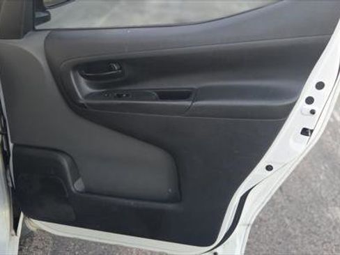 Used 2017 Nissan NV200 S image 22