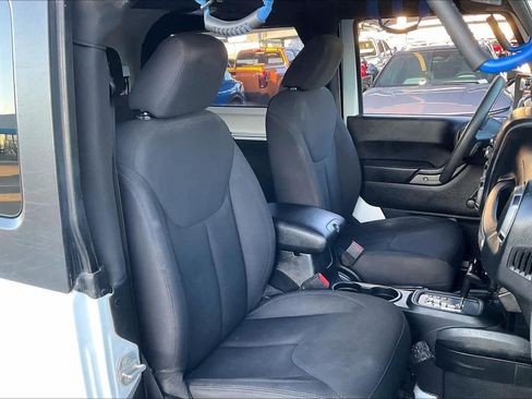 Used 2018 Jeep Wrangler Sport image 9