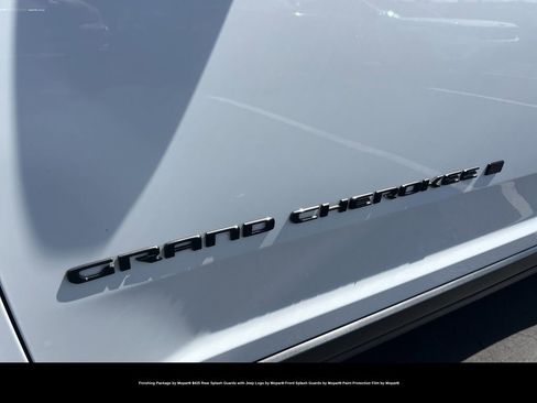 Used 2023 Jeep Grand Cherokee Limited w/ Luxury Tech Group II image 19