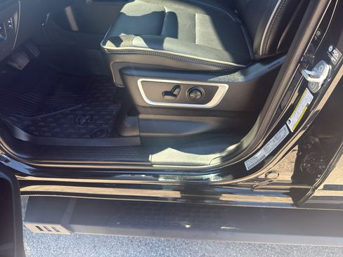 Used 2023 RAM 1500 Laramie AWD/4WD image 15