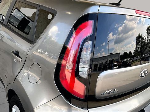 Used 2015 Kia Soul FWD image 26