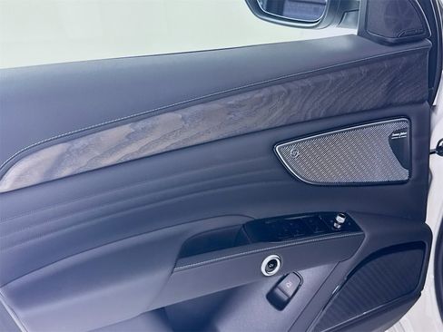 New 2025 Maserati Grecale GT image 16