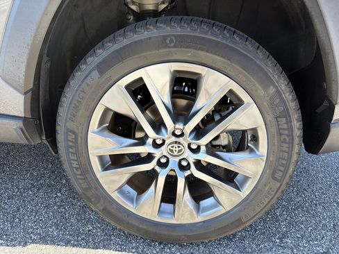 Certified 2020 Toyota RAV4 XLE Premium FWD image 29