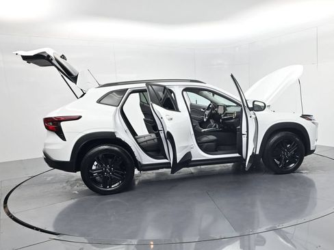 Used 2024 Chevrolet Trax ACTIV w/ Sunroof Package FWD image 55
