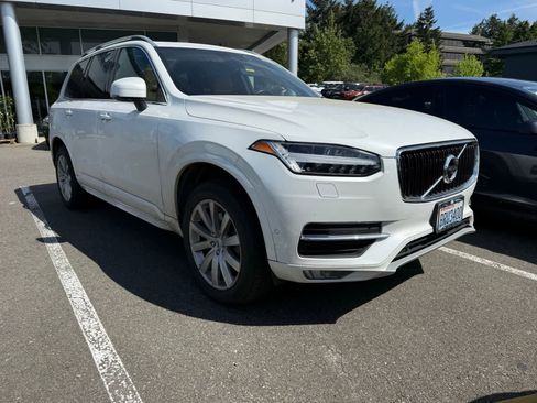 Used 2018 Volvo XC90 T6 Momentum w/ Convenience Package AWD/4WD image 4