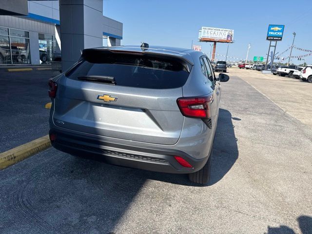 New 2026 Chevrolet Trax LS w/ LS Convenience Package FWD image 11
