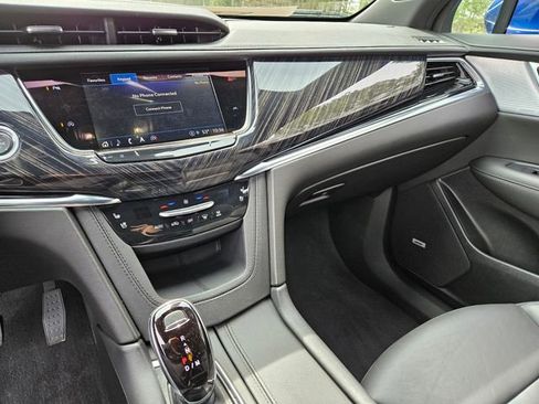 Certified 2025 Cadillac XT6 Premium Luxury FWD image 21