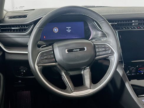 Used 2023 Jeep Grand Cherokee L Limited image 18