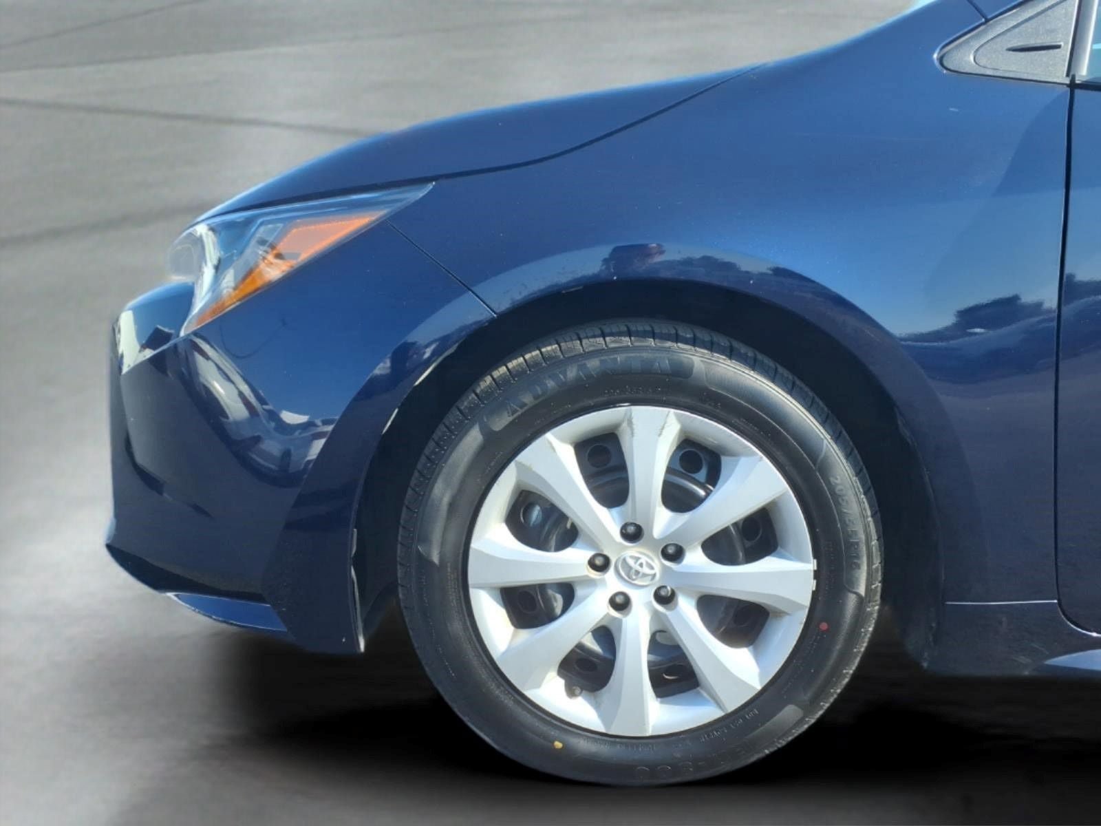 Used 2024 Toyota Corolla LE FWD image 4