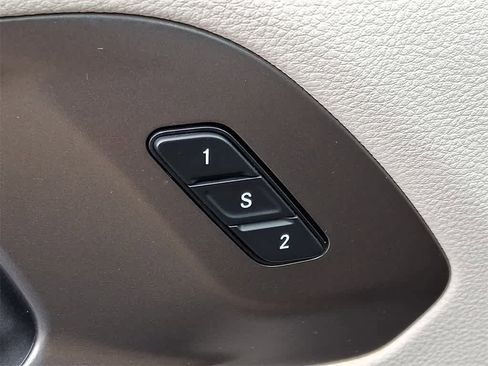 Used 2018 Chrysler Pacifica Limited image 25