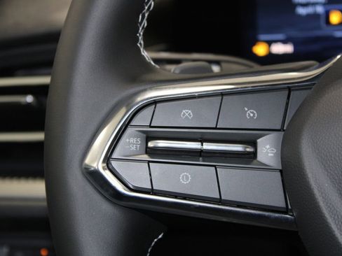 New 2026 Chevrolet Traverse LT w/ Sun and Wheel Package FWD image 32