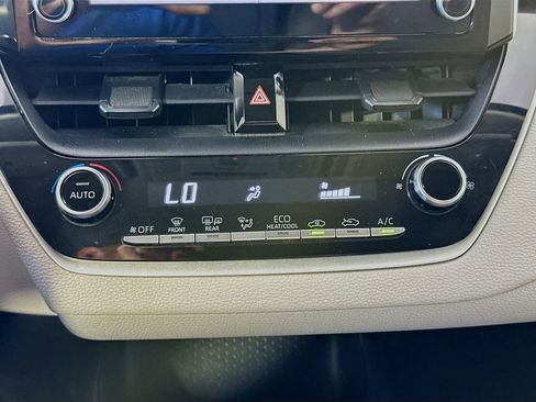 Used 2020 Toyota Corolla LE FWD image 18