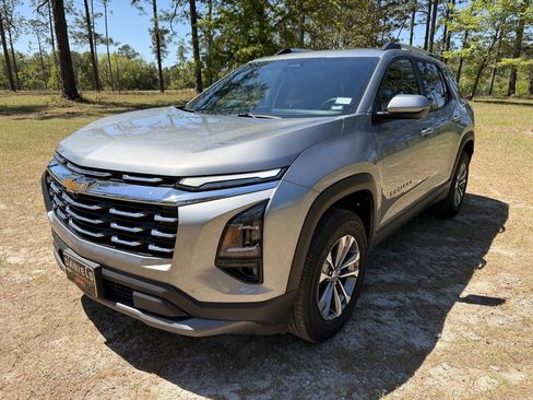 Used 2025 Chevrolet Equinox LT w/ Convenience Package II FWD image 1