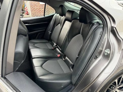 Used 2020 Toyota Camry SE FWD image 13