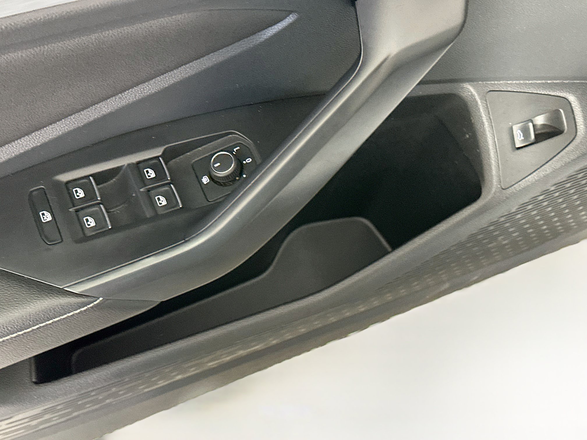 Used 2025 Volkswagen Jetta Sport FWD image 15