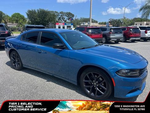 Used 2020 Dodge Charger SXT w/ Blacktop Package RWD image 3