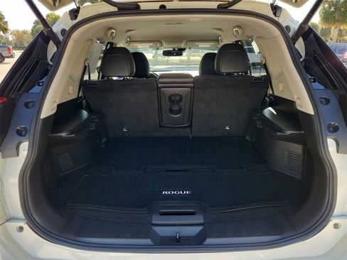 Used 2017 Nissan Rogue SL image 8