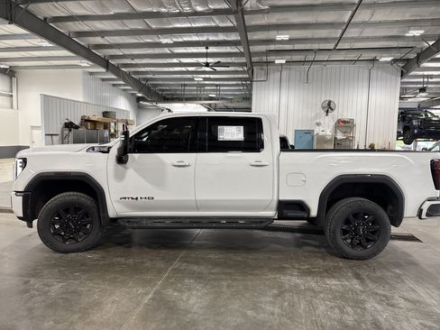 Used 2024 GMC Sierra 2500 AT4 AWD/4WD image 6