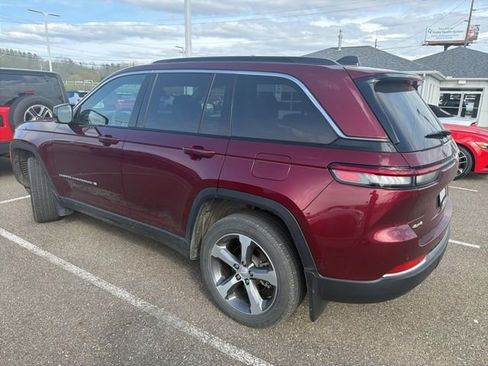 Used 2024 Jeep Grand Cherokee Limited w/ Trailer Tow Package AWD/4WD image 9