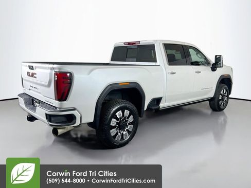 Used 2025 GMC Sierra 3500 Denali image 15