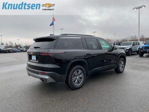 Used 2025 Chevrolet Traverse LT image 7