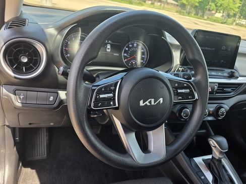 Used 2024 Kia Forte LXS FWD image 11
