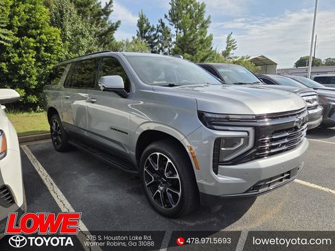 Used 2025 Chevrolet Suburban RST w/ Comfort Package AWD/4WD image 1