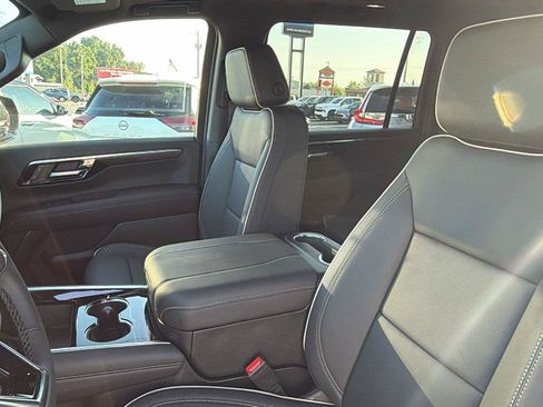 New 2026 Chevrolet Suburban Premier AWD/4WD image 17