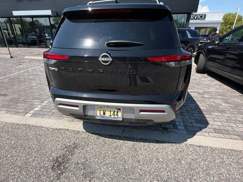 Used 2024 Nissan Pathfinder SL w/ SL Premium Package FWD image 7