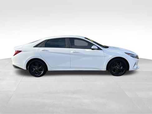 Used 2021 Hyundai Elantra Blue image 9