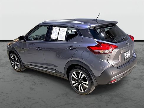 Used 2020 Nissan Kicks SR image 2