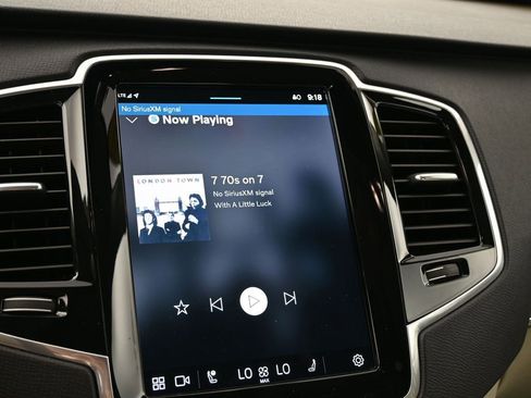 Used 2023 Volvo XC90 B6 Plus image 28