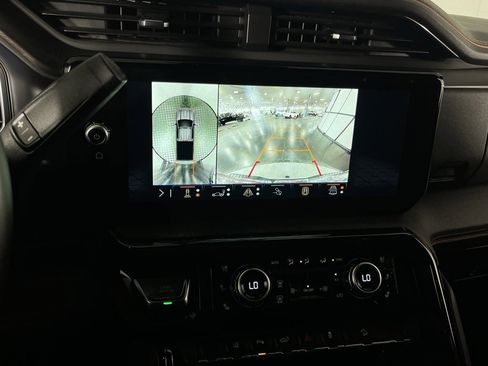 Used 2024 GMC Sierra 2500 AT4 w/ AT4 Preferred Package image 17