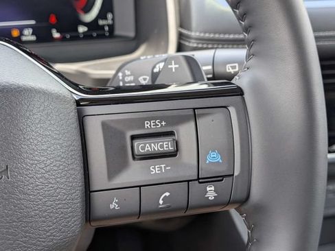 Used 2025 Nissan Rogue SL AWD/4WD image 24