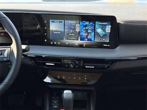 New 2026 Nissan Kicks SR image 15