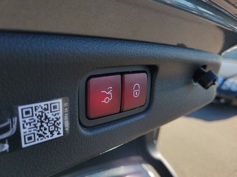 Certified 2025 Mercedes-Benz C 300 Sedan image 9