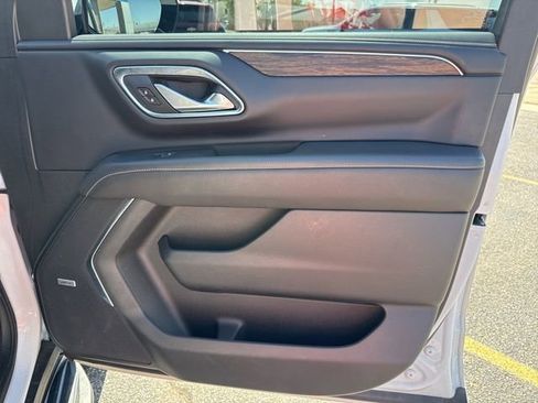 Used 2023 Chevrolet Suburban Premier image 17