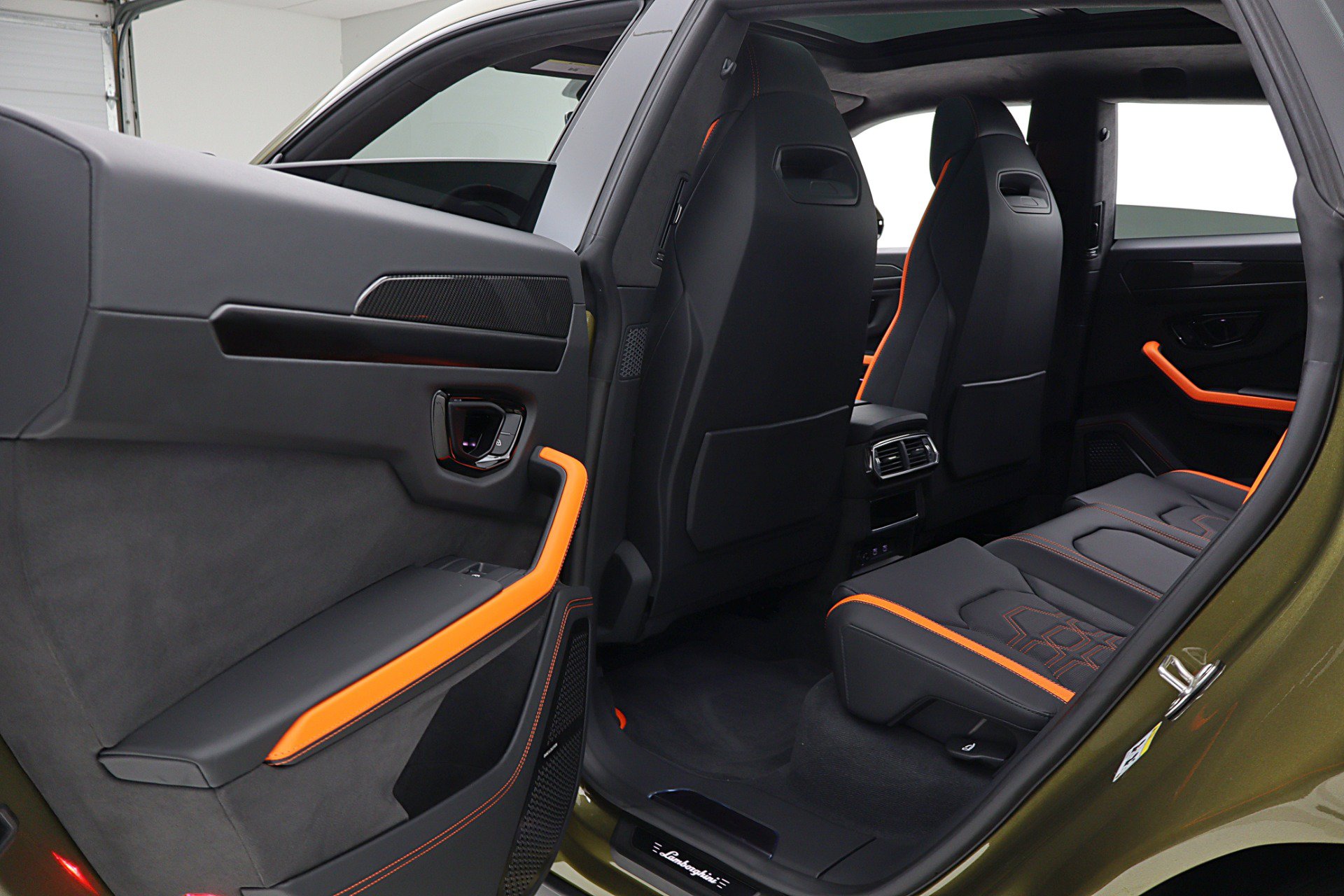 Used 2026 Lamborghini Urus SE AWD/4WD image 37