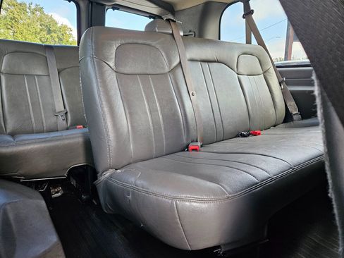 Used 2017 Chevrolet Express 3500 LS image 18