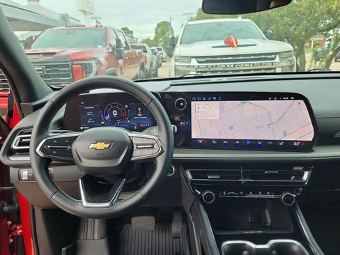 Used 2026 Chevrolet Traverse LT FWD image 14