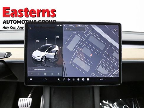 Used 2022 Tesla Model Y Long Range image 12